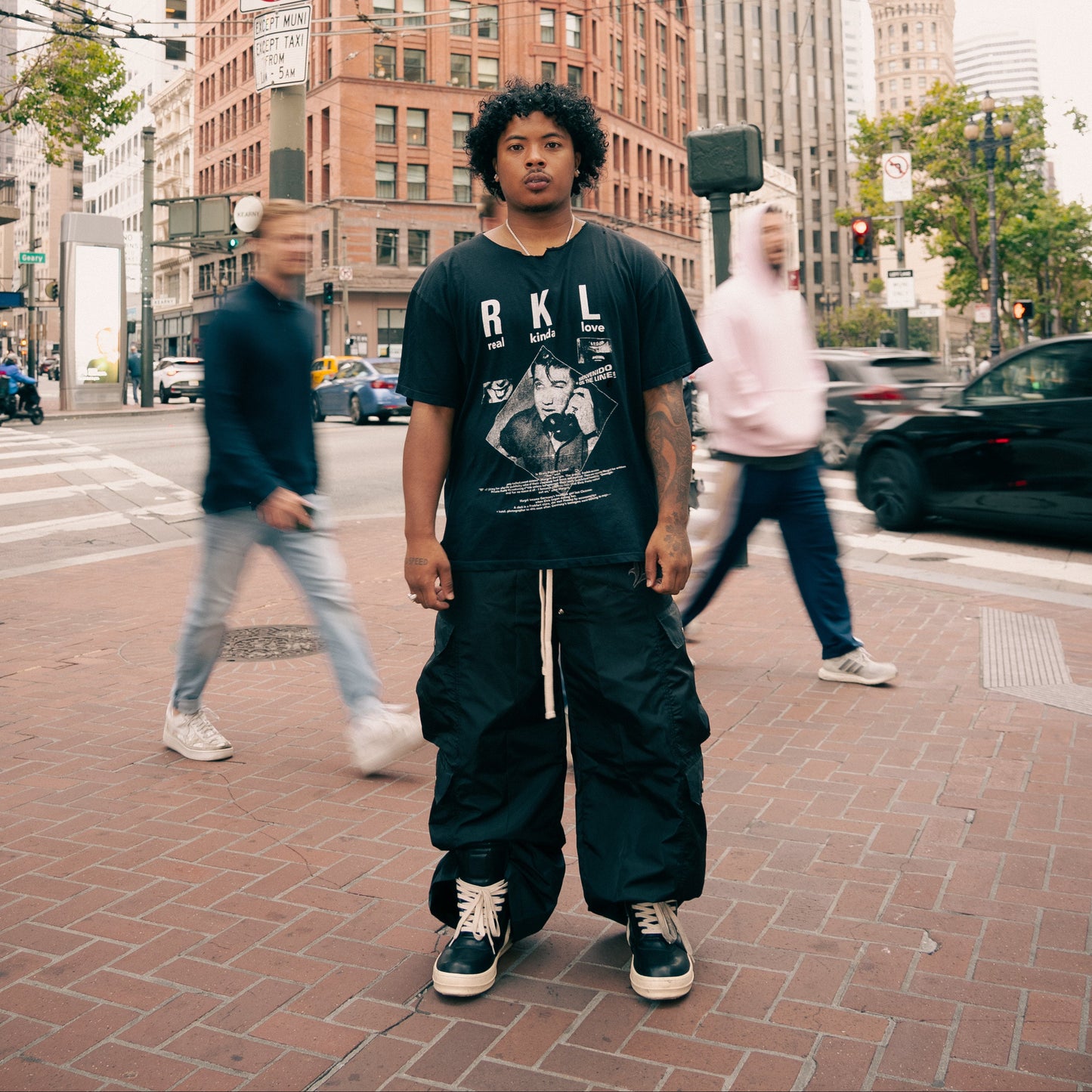 BLACK TACTICAL PARACHUTE FLARE